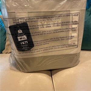 Yeti carryall 35 travel tote bag in cape taupe nwt authentic